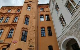 Kamienica z ,,krzywymi oknami w Szczecinie