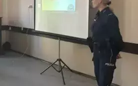 Policjantka prowadząca spotkanie 
